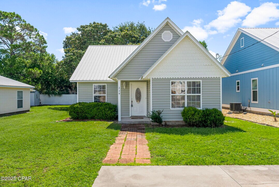 220 15th St in Panama City Beach, FL - Building Photo