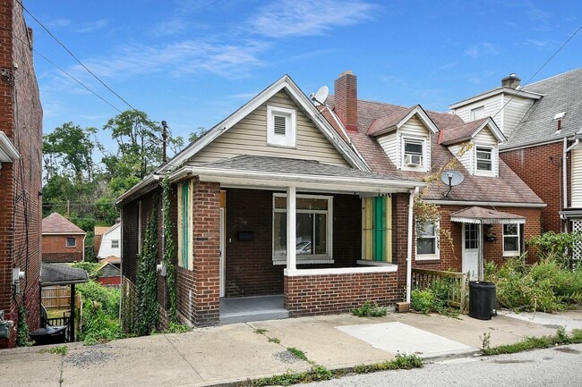 303 N Holland Ave in Rankin, PA - Building Photo - Building Photo