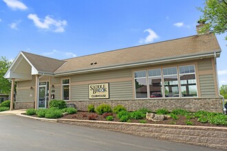 Saddle Brook Apartments in Pewaukee, WI - Building Photo - Building Photo