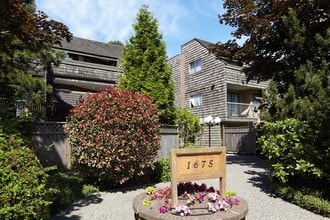 Barclay Arms Apartments in Surrey, BC - Building Photo - Building Photo