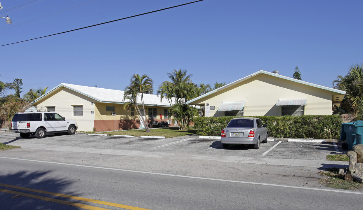 411-413 SE 23rd Ave in Boynton Beach, FL - Building Photo