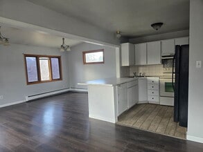 2221 Collyer St in Longmont, CO - Foto de edificio - Building Photo