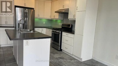 1921 Frederick Crescent in London, ON - Building Photo - Building Photo