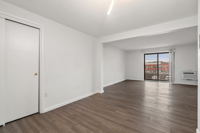 26 Waverly St, Unit #206 in Boston, MA - Building Photo - Building Photo