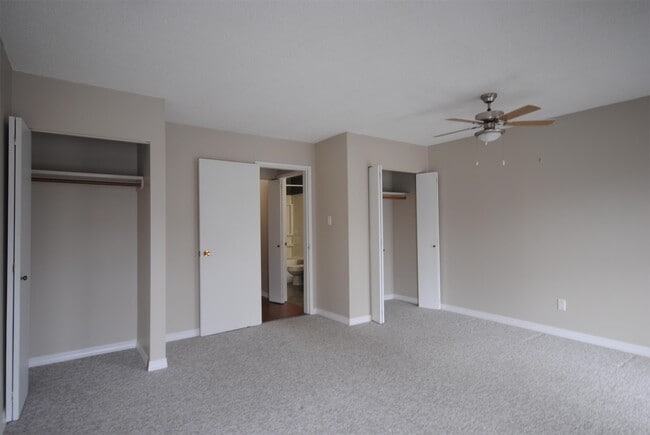property at 10735-10735-127 127 St