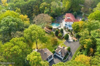 21 Harkim Rd in Greenwich, CT - Building Photo - Building Photo
