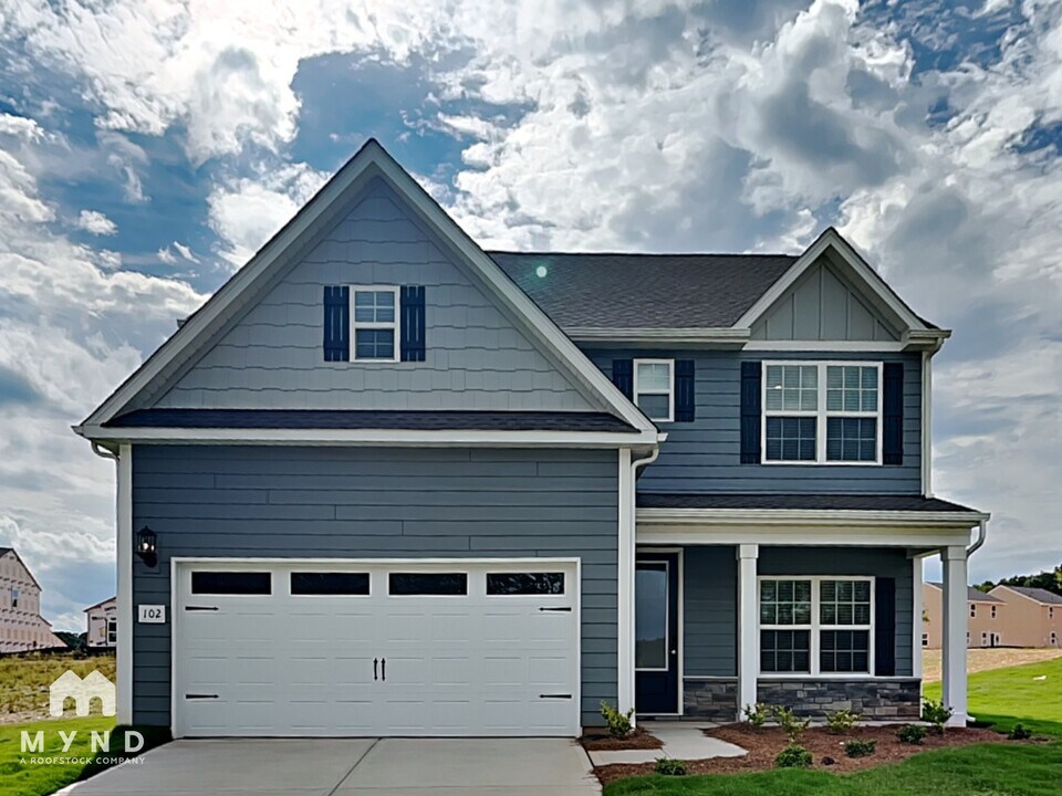 102 Sina St in Troutman, NC - Foto de edificio