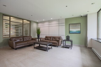 Place Northcrest in Montréal, QC - Building Photo - Building Photo