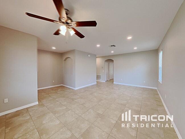 113 Prairie Falcon Dr in Groveland, FL - Building Photo - Building Photo