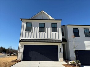 7253 Mulberry St in Flowery Branch, GA - Foto de edificio - Building Photo