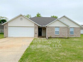 1633 S Tally Ho Dr in Fayetteville, AR - Building Photo