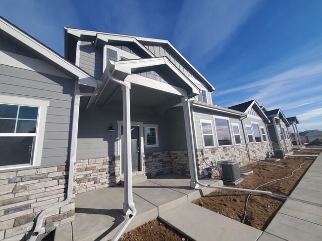 210 E Chestnut St in Windsor, CO - Building Photo - Building Photo