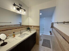 3944 NE 167th St, Unit 107 in North Miami Beach, FL - Building Photo - Building Photo