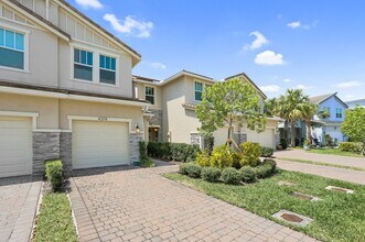 4319 Veleiros Ave in Lighthouse Point, FL - Building Photo - Building Photo