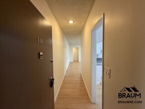 6039 Whitsett Ave in Los Angeles, CA - Building Photo - Building Photo