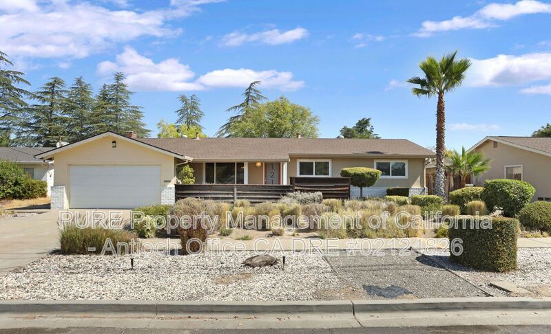 121 Ridgerock Dr in Antioch, CA - Building Photo