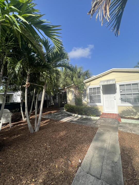 326 SE 1st Ave in Delray Beach, FL - Building Photo