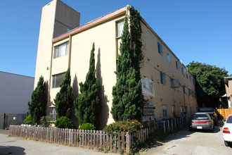 StudioOakland Apartments in Oakland, CA - Building Photo - Building Photo