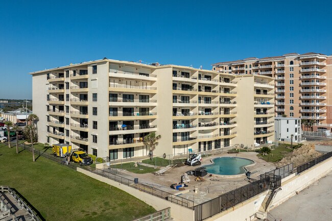 La Mer Condominiums in Daytona Beach Shores, FL - Foto de edificio - Building Photo