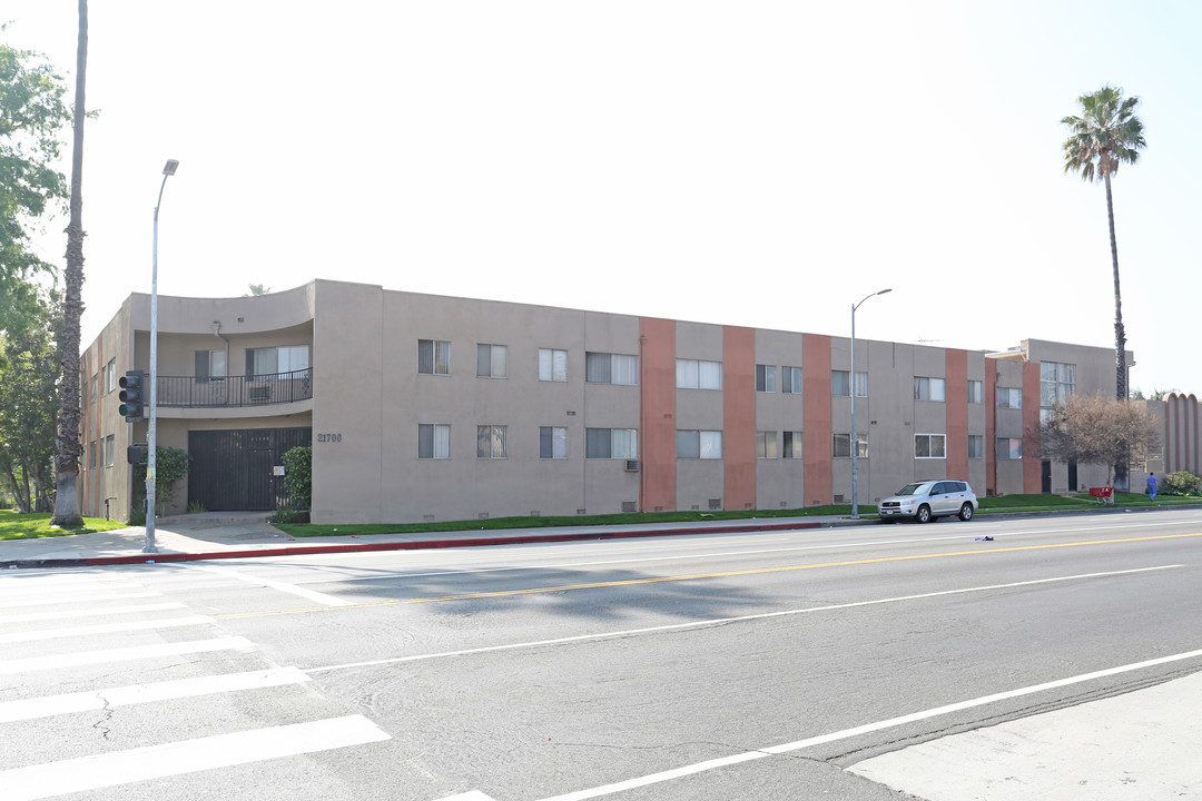 21700 Roscoe Blvd in Canoga Park, CA - Building Photo