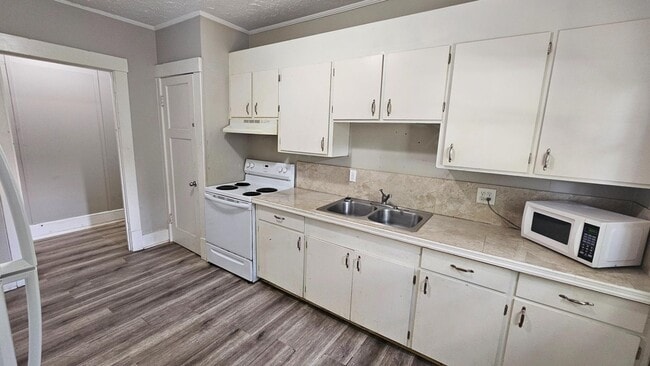 property at 5614 6th Ave
