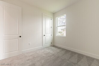 420 NW 18th Pl in Cape Coral, FL - Foto de edificio - Building Photo