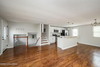 7419 W Orchard Grass Blvd in Crestwood, KY - Building Photo - Building Photo