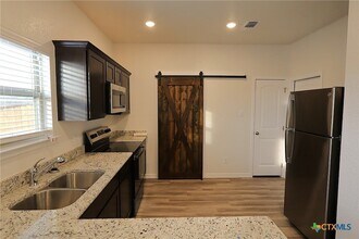 107 Levi Ct, Unit B in Copperas Cove, TX - Foto de edificio - Building Photo