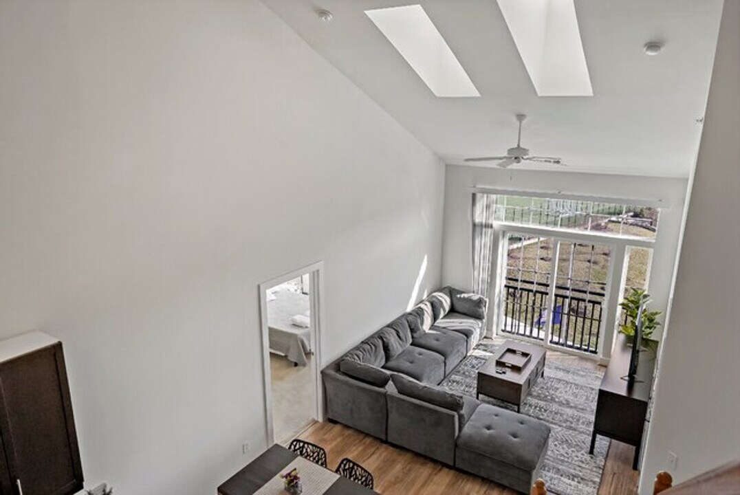 2002 Eisenhower Ave in Alexandria, VA - Building Photo