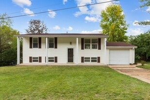 1035 Woodland Trails Dr in Fenton, MO - Building Photo