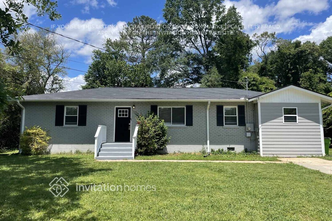 321 Hurt Rd SE in Smyrna, GA - Building Photo