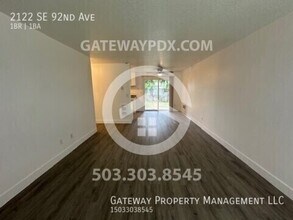 2122 SE 92nd Ave in Portland, OR - Building Photo - Building Photo