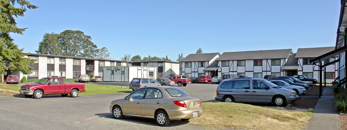 LaDobe Apartments in Lakewood, WA - Foto de edificio