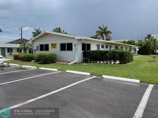 120 NE 10th Ave-Unit -1 in Hallandale Beach, FL - Building Photo