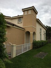 11244 NW 54th Terrace in Doral, FL - Building Photo - Building Photo