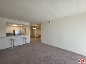 8505 Gulana Ave in Los Angeles, CA - Building Photo - Building Photo