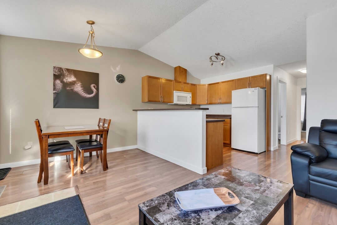 9230 93 Ave in Grande Prairie, AB - Building Photo