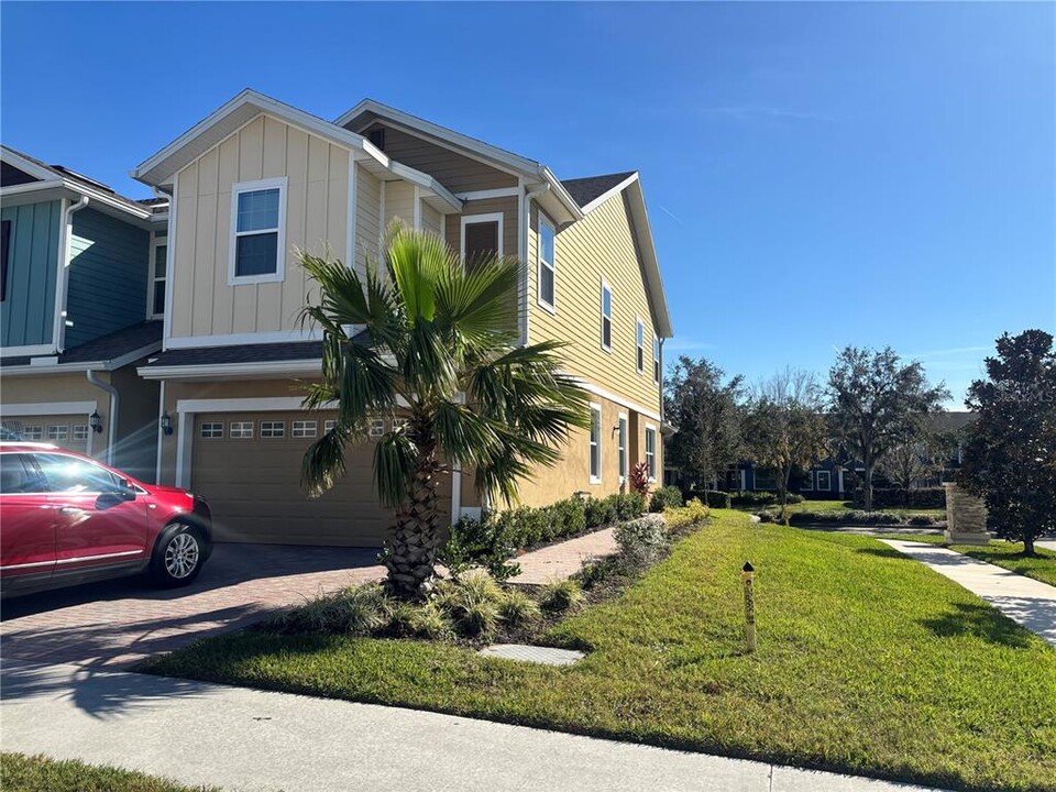 5786 Spotted Harrier Wy in Lithia, FL - Building Photo