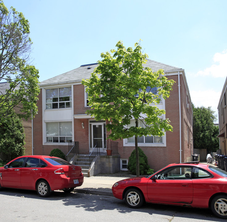 18 Norris Cres in Toronto, ON - Building Photo