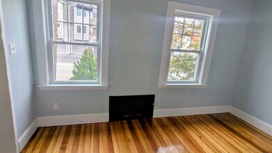 146 Waverley Ave, Unit 146 in Watertown, MA - Building Photo - Building Photo