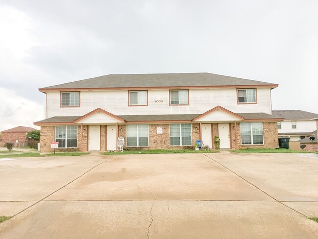 property at 4000 Doraine Ct