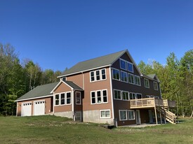 18 Moose Trl, Unit 4 in Manchester, ME - Building Photo