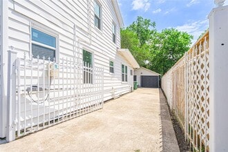 3210 Oakdale St in Houston, TX - Building Photo - Building Photo