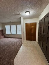 5646 W Hillsdale Ave in Visalia, CA - Foto de edificio - Building Photo