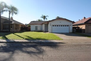 5603 Summer Solstice Dr in Bakersfield, CA - Building Photo