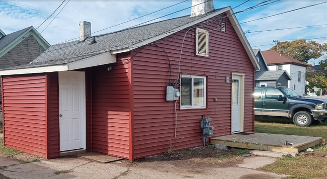 property at 214 N 15th St