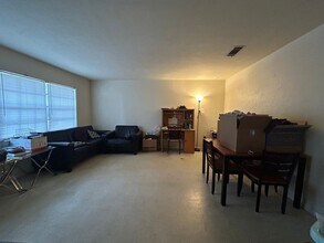 724 NE 12th St in Gainesville, FL - Foto de edificio - Building Photo