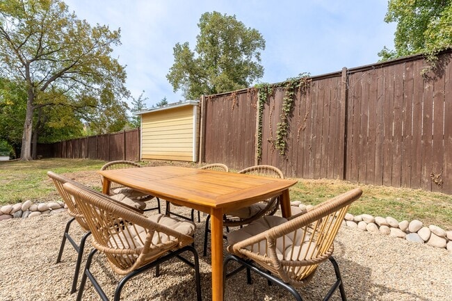 property at 902 S Douglas Ave