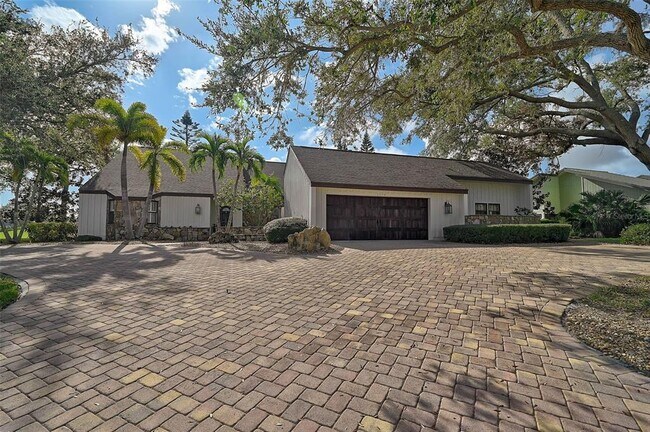 3970 Prairie Dunes Dr in Sarasota, FL - Building Photo - Building Photo