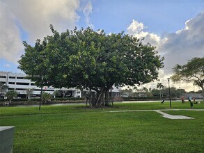 7570 SW 82nd St in Miami, FL - Building Photo - Building Photo